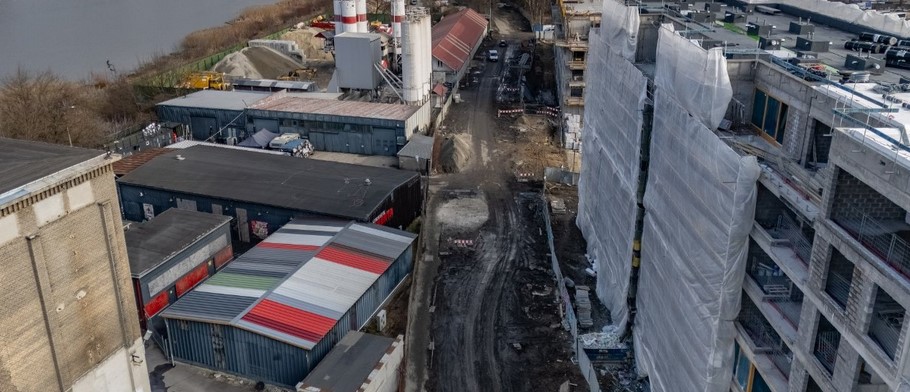 Port_silos.jpg